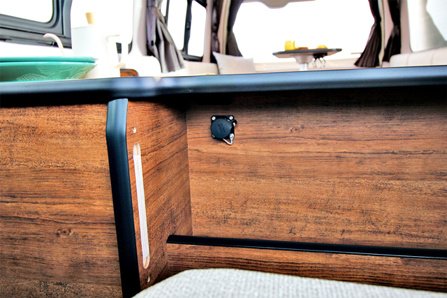 ポータブル電源コンセント